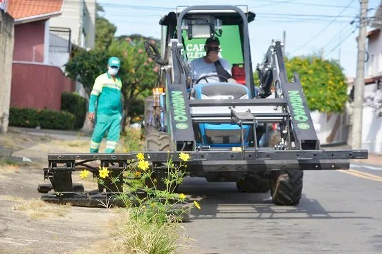 Aracruz inicia o sistema de capina elétrica nos serviços de limpeza da cidade