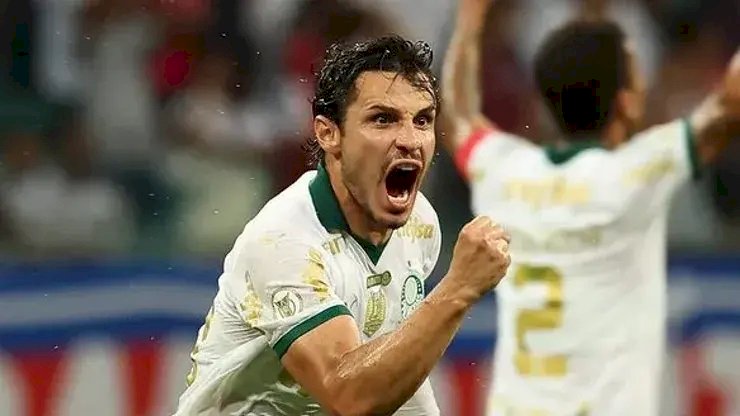 Botafogo empata com Vitória e Palmeiras é o novo líder do Brasileirão