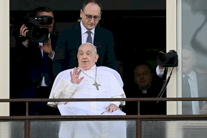 Papa Francisco faz primeira aparição após internação neste domingo