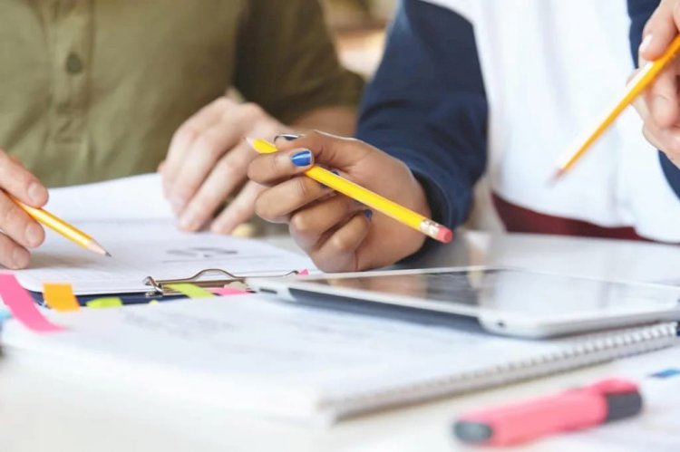 Governo do ES anuncia bônus desempenho para 15 mil servidores da Educação
